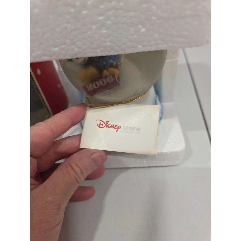 Disney Mickey Minnie Mouse‎ 2006 Christmas Snow Globe with Box